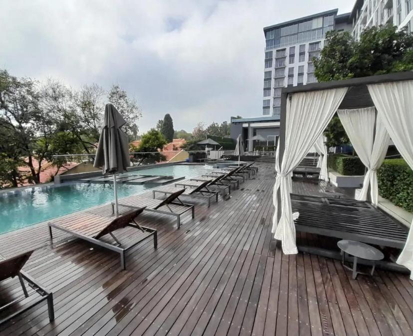 Hotel Apartment In Sandton Private Unit Johannesburg Exterior photo